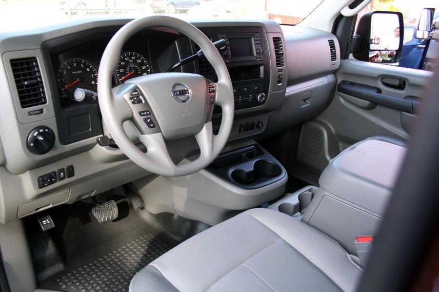  Nissan NV2500 HD 2012 года  (фото 19 из 38)
